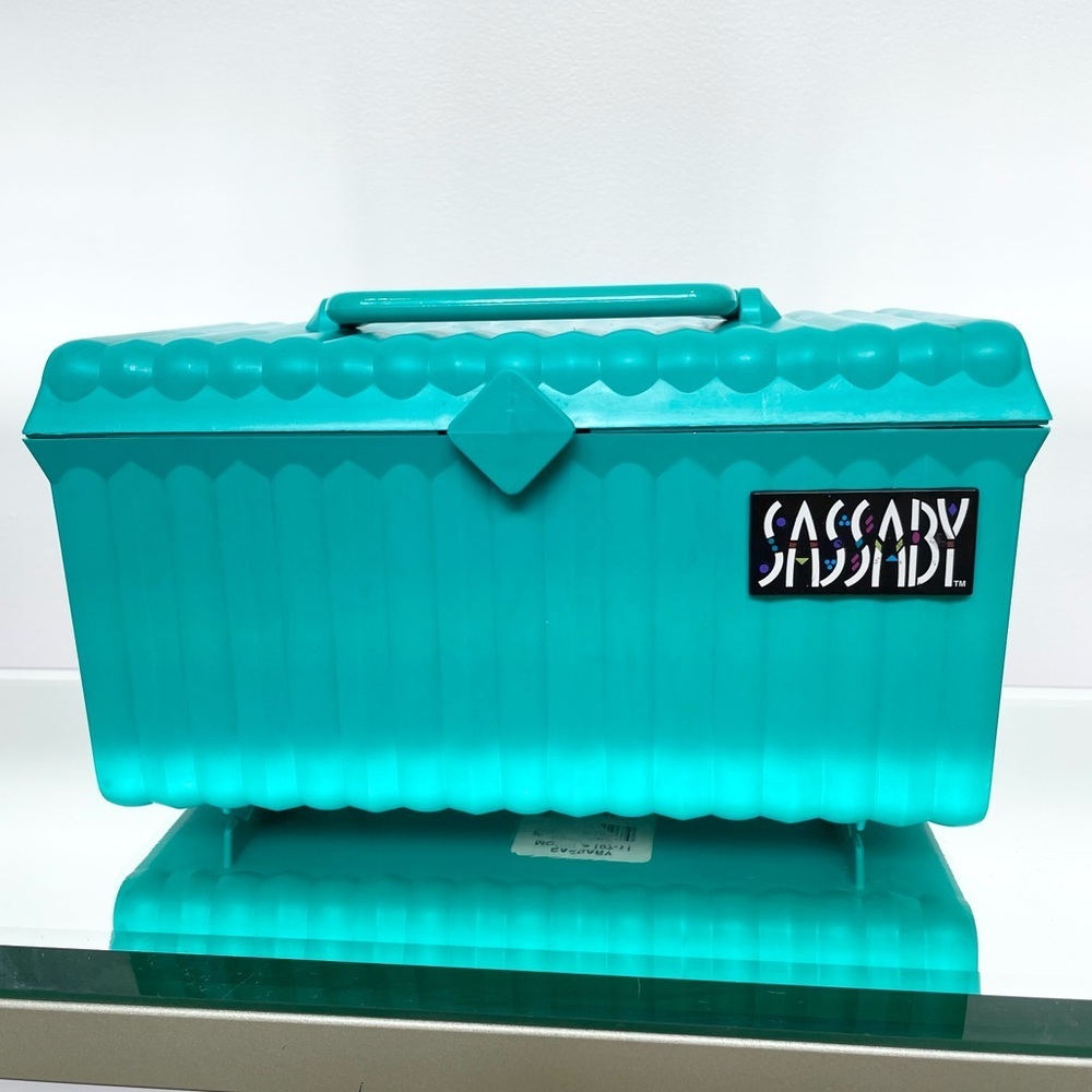 Vintage SASSABY teal caboodle